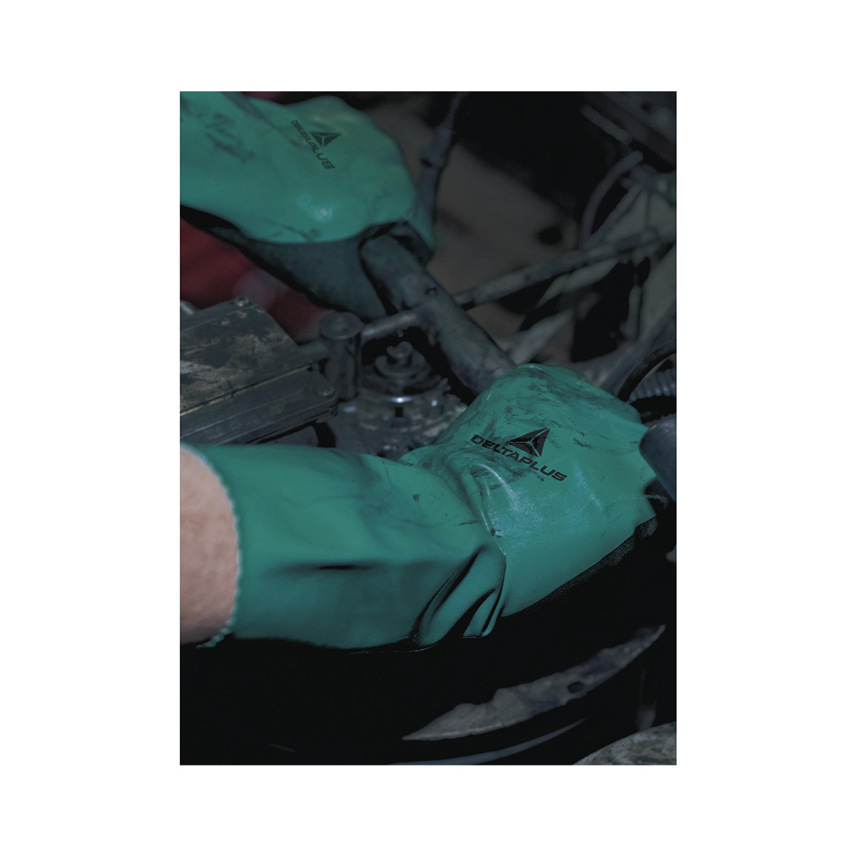 Chemsafe VV835 Nitrile Gloves (35cm) Chemsafe VV835 Nitrile Gloves (35cm)